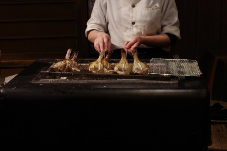 朝食は、地物を使った優しい味わいで、目の前のカウンターで手際よく準備する様子も食欲をそそりました。