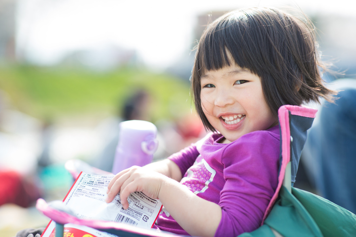 キャンプする子供