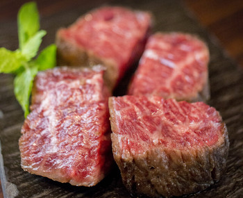 「牛庵」料理 755848 前沢牛霜降り塊グリル