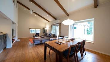 「別邸 藤黄」2階建メゾネット・ドッグラン付き　リビング② / 2