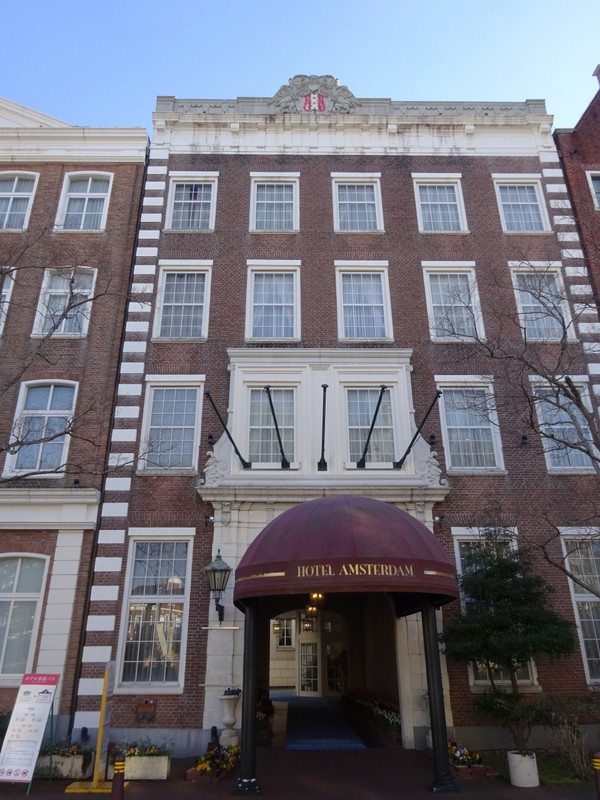 ホテルのエントランス。