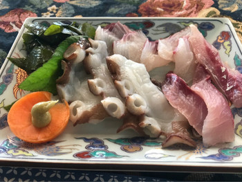 「南風泊」 料理 86723522 お刺身盛り合わせ（ワラサ、モダマ、タコ）