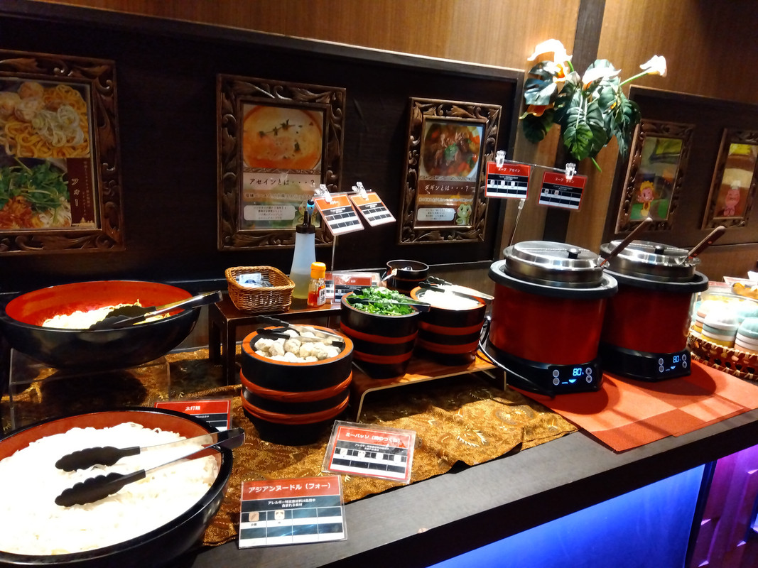 夜９時４５分からの夜食会場