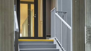 施設の入り口 / 19