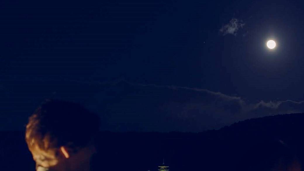 清水寺と月を望む / 2