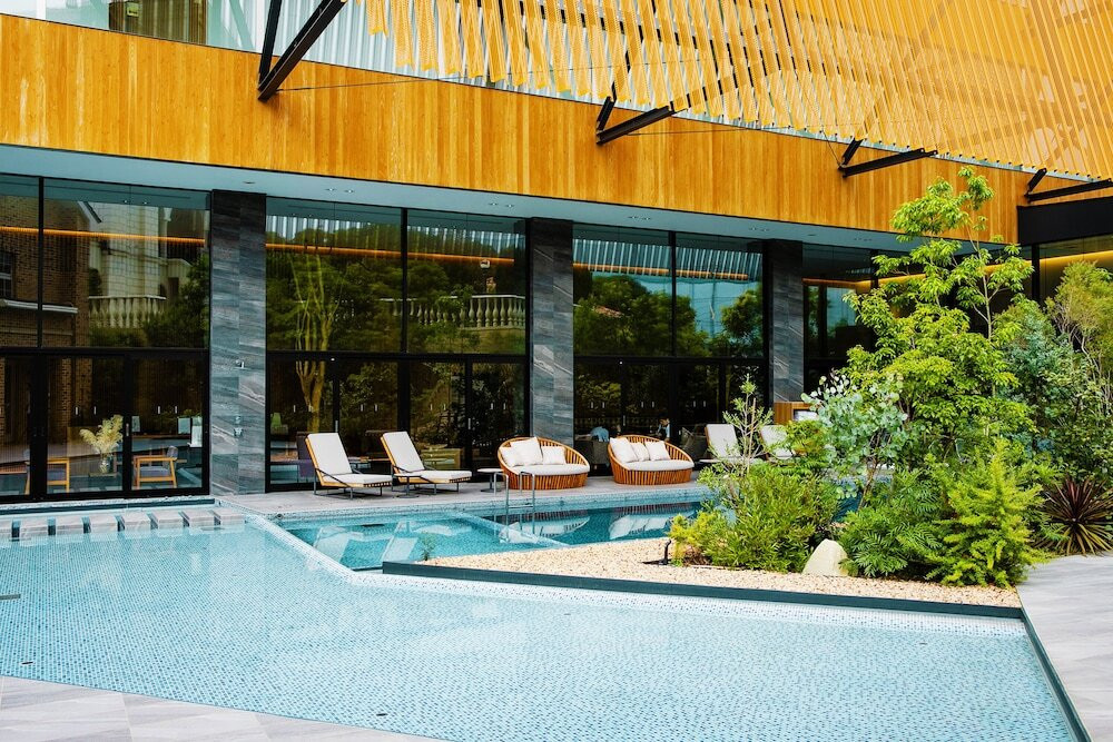 優雅なベイサイドステイ。インルームディナーで特別なお祝いを3952772