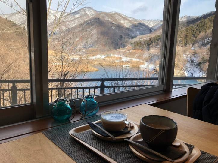 宿を出たあとは
「奥四万湖」観光へ / 2