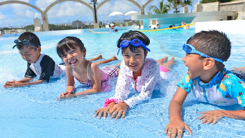 外でも中でも楽しめる
プールでリフレッシュ / 4