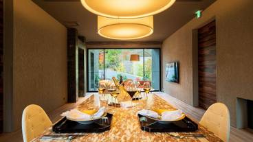 客室内のダイニングエリア / 23