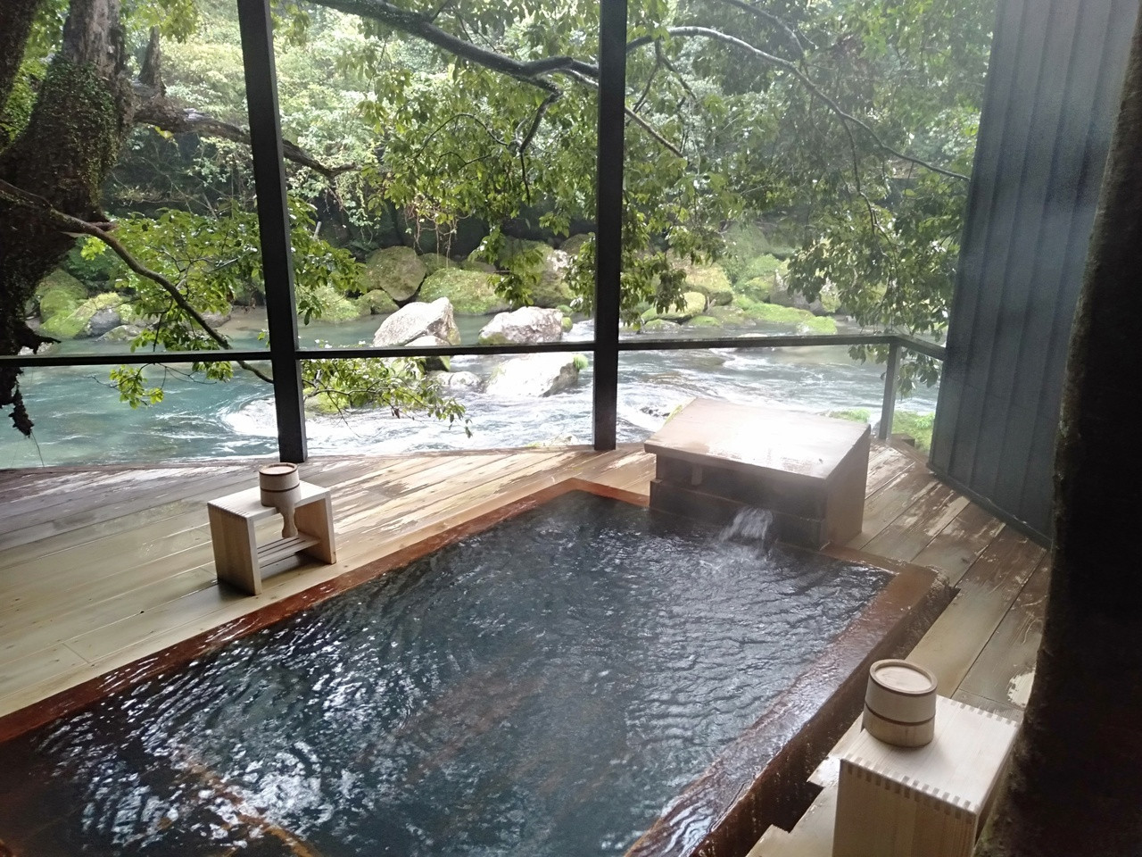 川のせせらぎを驚くほど近くで感じられる、絶景露天の宿3481300