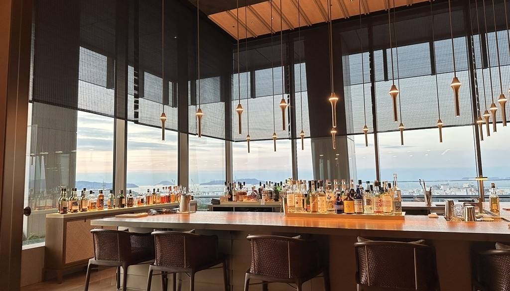 ロビー バーラウンジ / 1