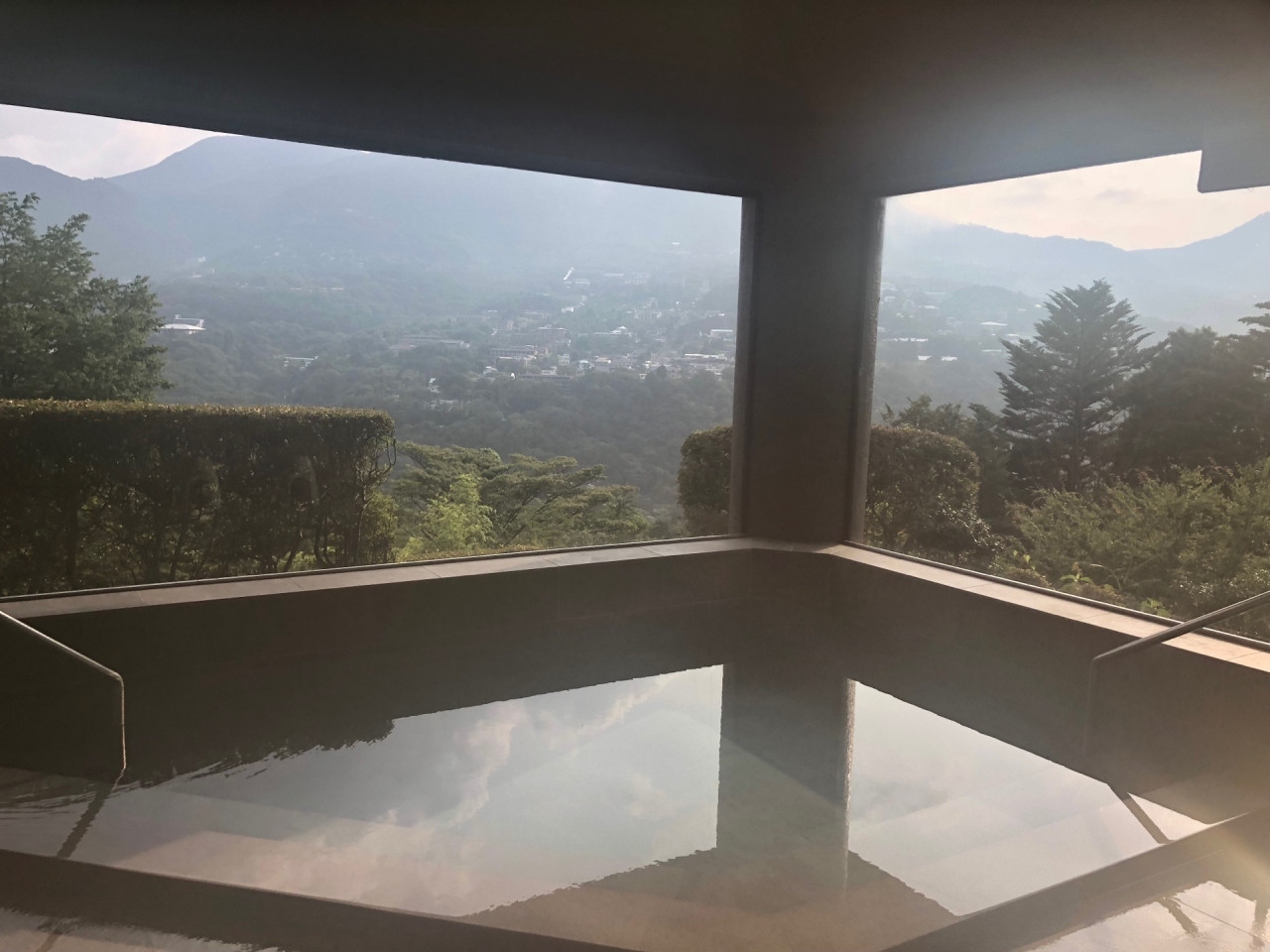 幻想的な源泉かけ流しの大浴場で癒される3930405