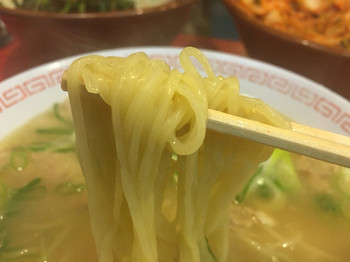 「金龍ラーメン  御堂筋店」料理 1165195 麺リフト