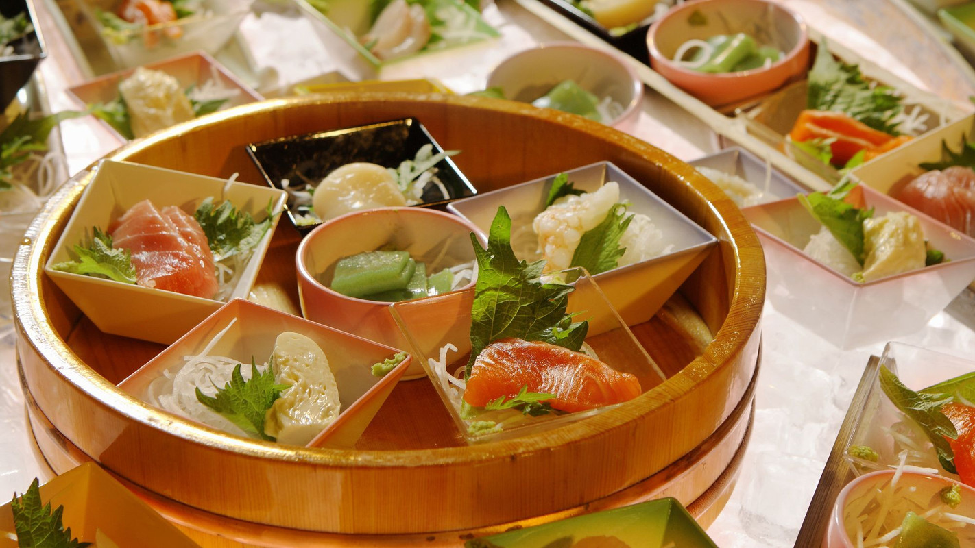 山餐亭の小鉢ビュッフェ