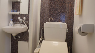 (102室) 1階 2人部屋 (個室、専用トイレ、シャワー付)