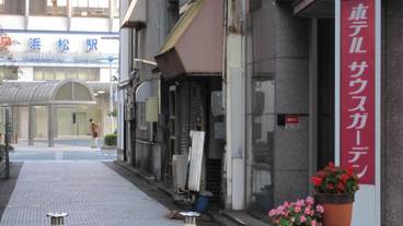 施設の入り口 / 3