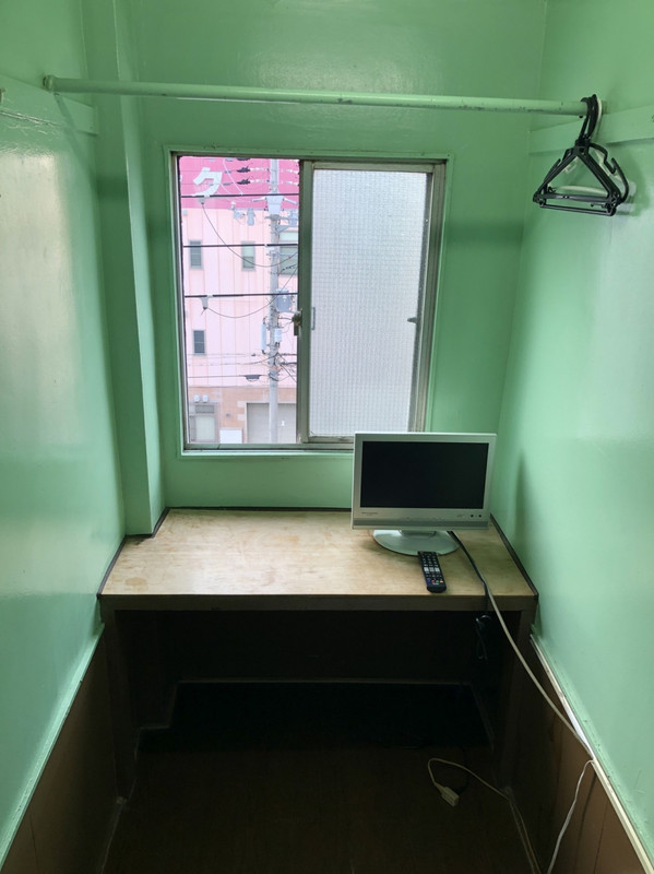 あちゃー、空気の入れ替え、でも寒くて眠れず