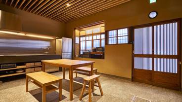 客室内のダイニングエリア / 32