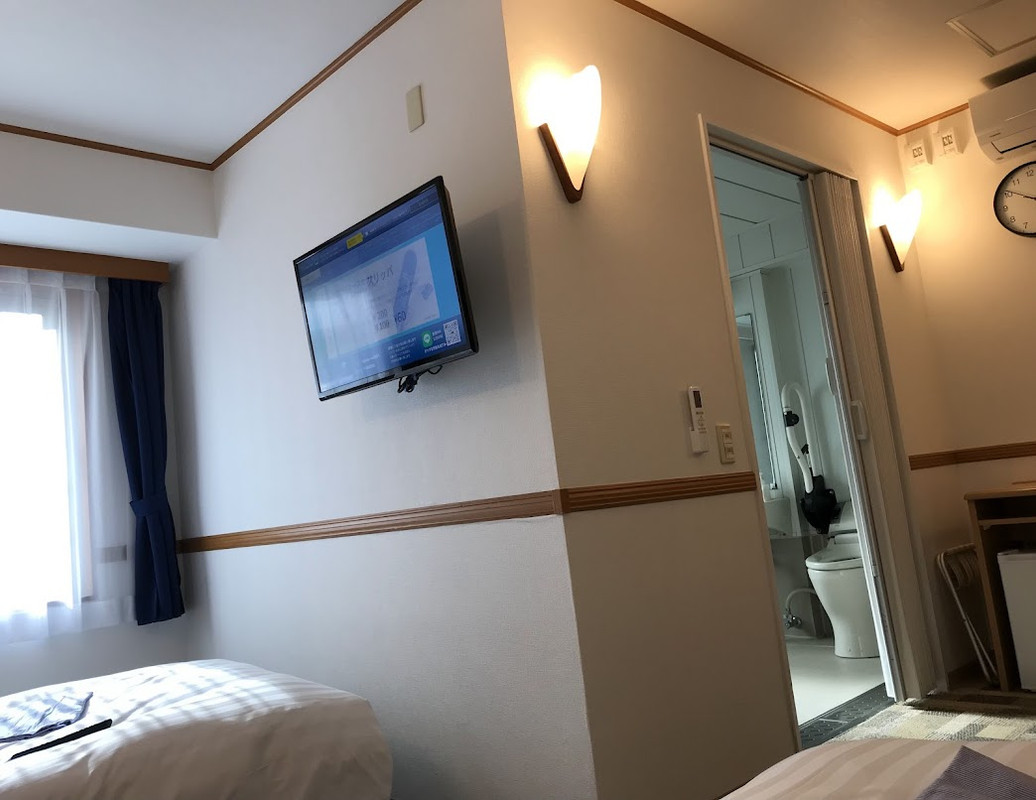 片方のベッドだけエアコンの風が当たりそうな配置