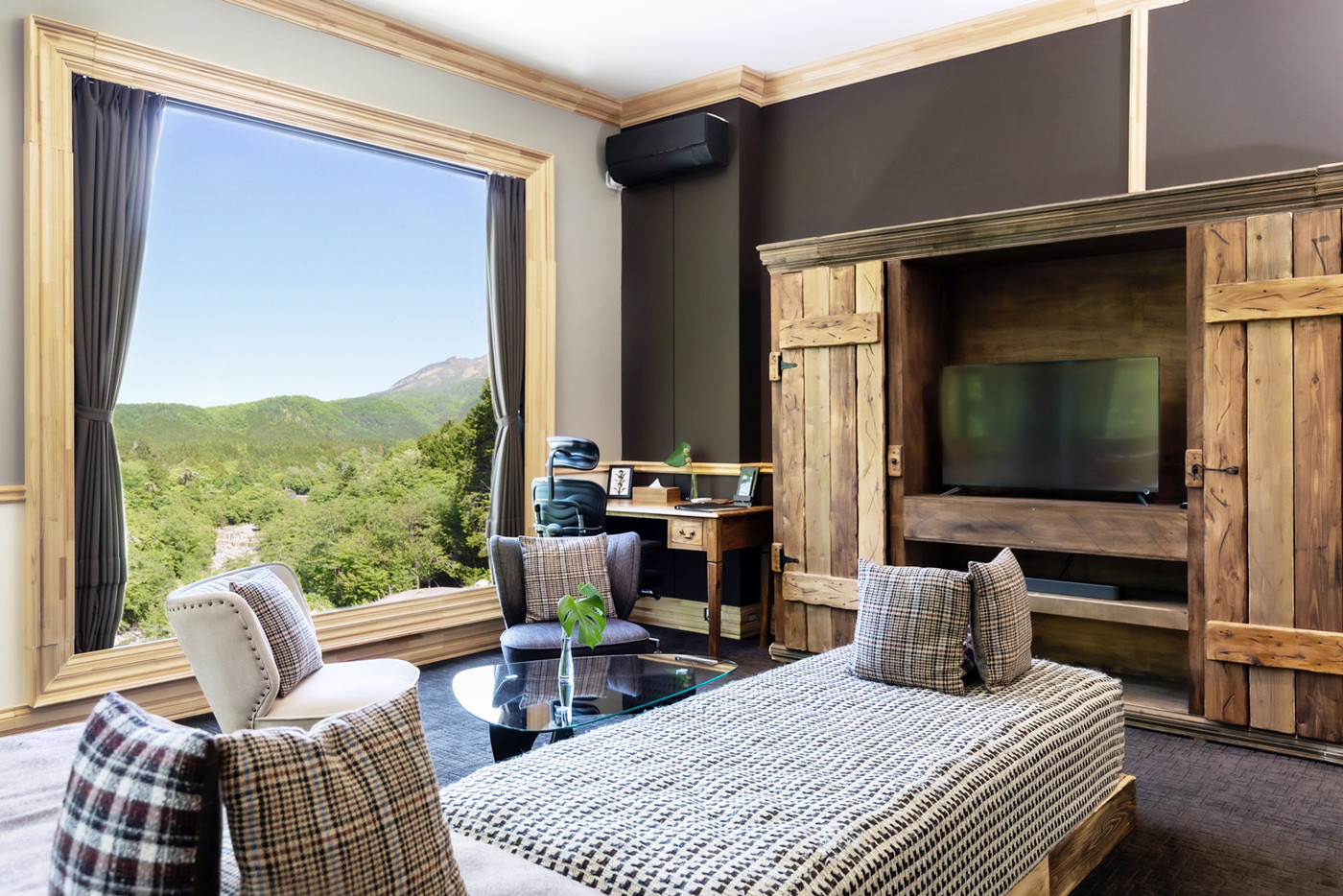 風景を切り取る巨大な額縁窓のあるライフスタイルホテル3995122