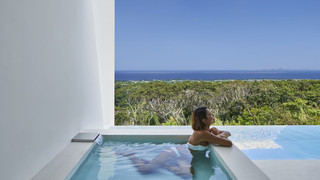 スーペリア ルーム キングベッド 1 台 プライベートプール オーシャンビュー