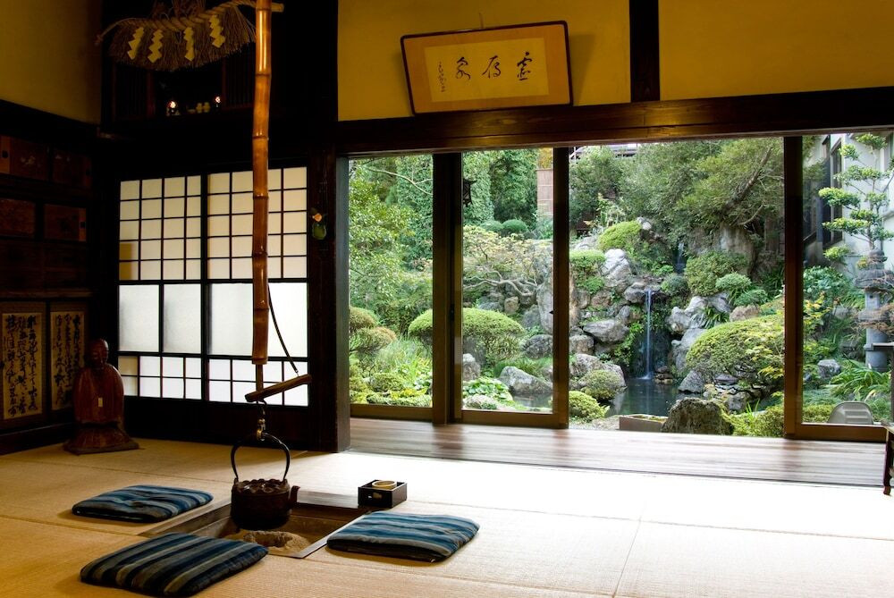 ロビーラウンジ