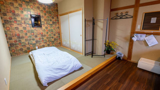 和室 ファミリールーム ベッド付 共用バ​​スルーム