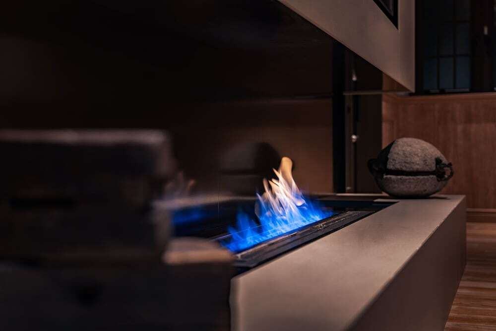 キャンバスラウンジの暖炉