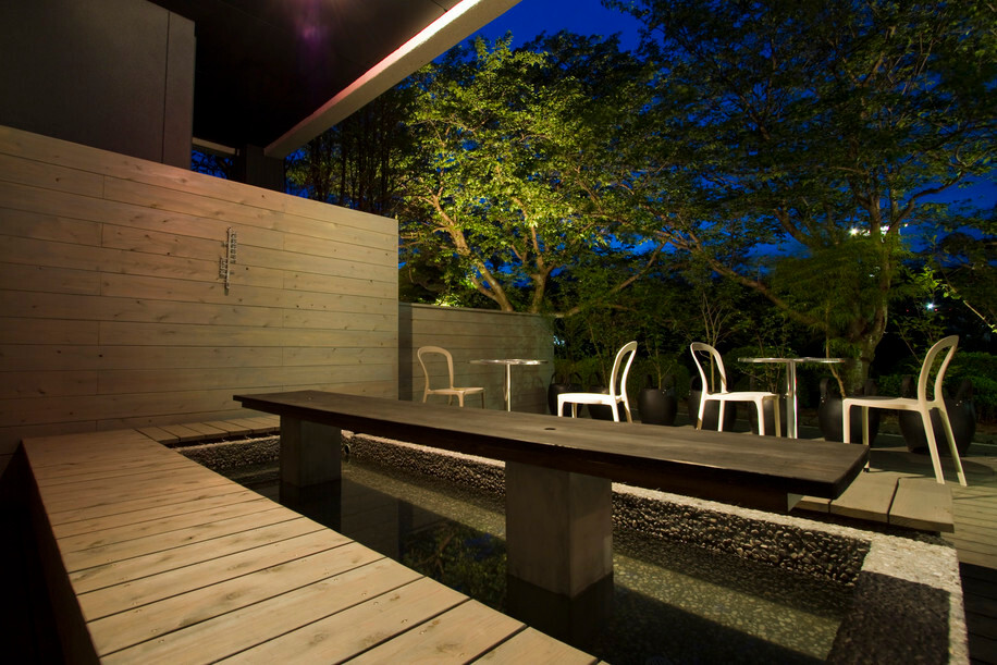 「クロニクルテラス」 内観 9476811 美肌効果たっぷりの足湯につかりながら、カクテルなどはいかがでしょうか