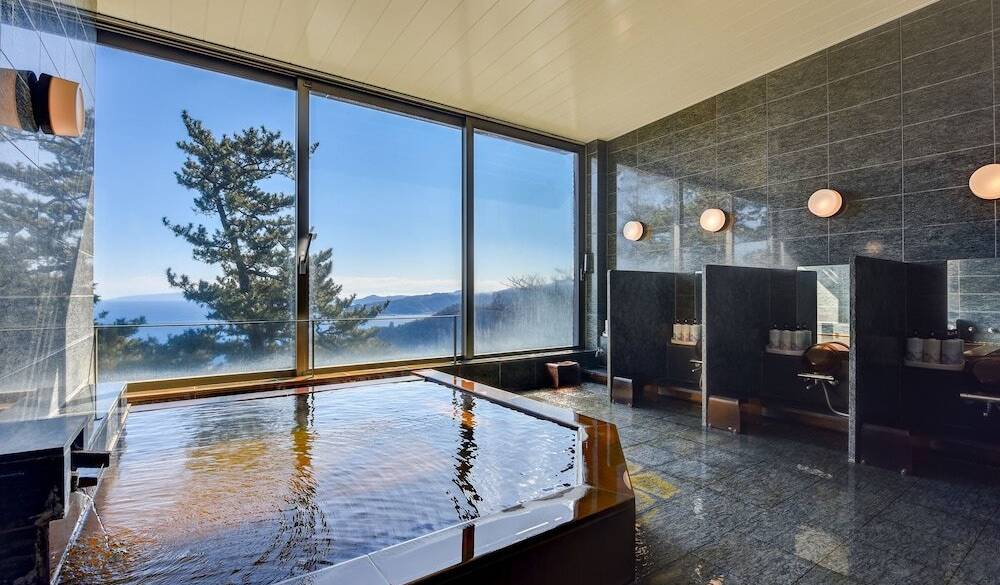 温泉とサウナで
リフレッシュ / 1