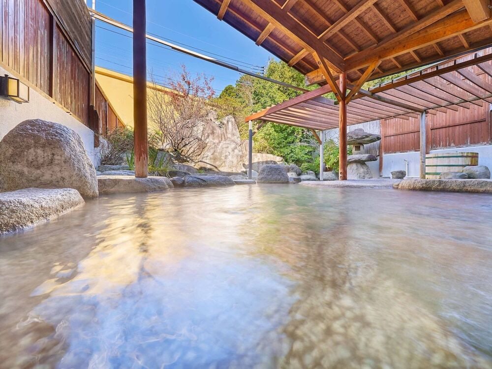 広々とした和洋室タイプの露天風呂付き客室♪ご当地メニューも味わって4005484