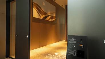 内部エントランス / 2