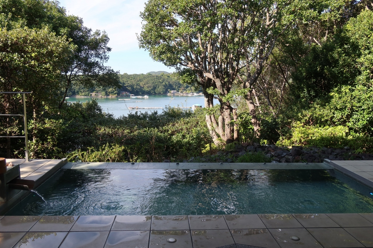 絶景風呂で温まって、テラスでクールダウン3642431