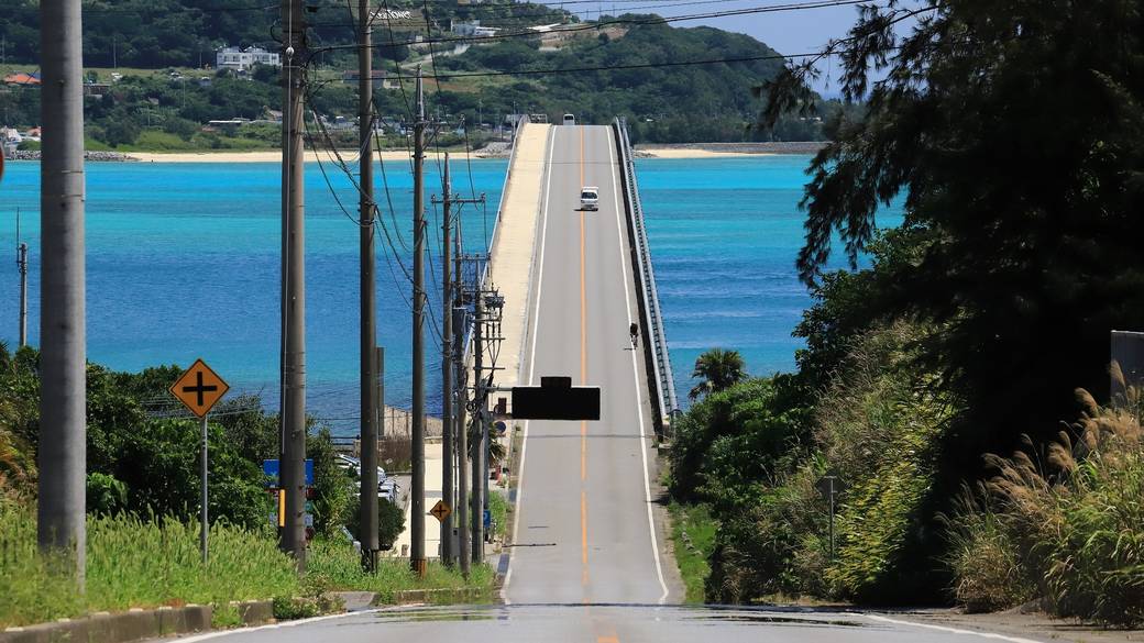 青の絶景に出合える
万座毛と古宇利島 / 1