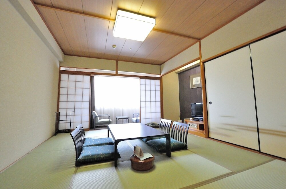 客室内のダイニングエリア