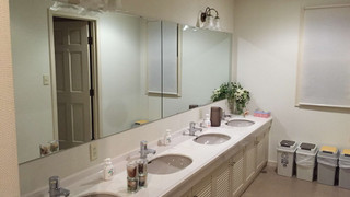 ツインルーム ロフト付 共用バスルーム (1)