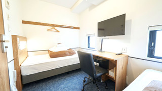 [プライベートルーム] ツイン [シャワー&トイレ共用] 禁煙