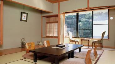 客室内のダイニングエリア / 5