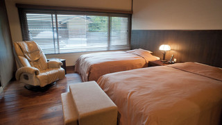 マッサージチェア付 ツインルーム＆和室 68平米 (明時) 禁煙