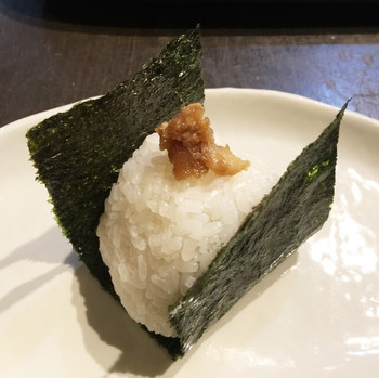 「利さく」料理 980041 煮穴子のおにぎり