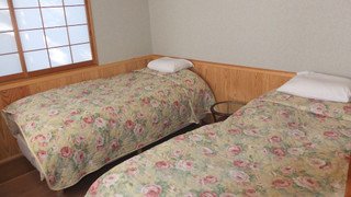 ４人部屋　（２布団、２ベッド）