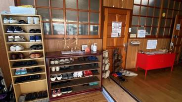 内部エントランス / 2