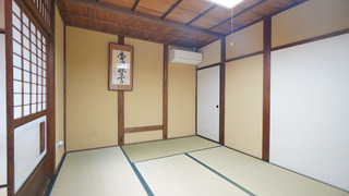 (202室) 2階 4人部屋 (個室、専用トイレ、シャワー付)