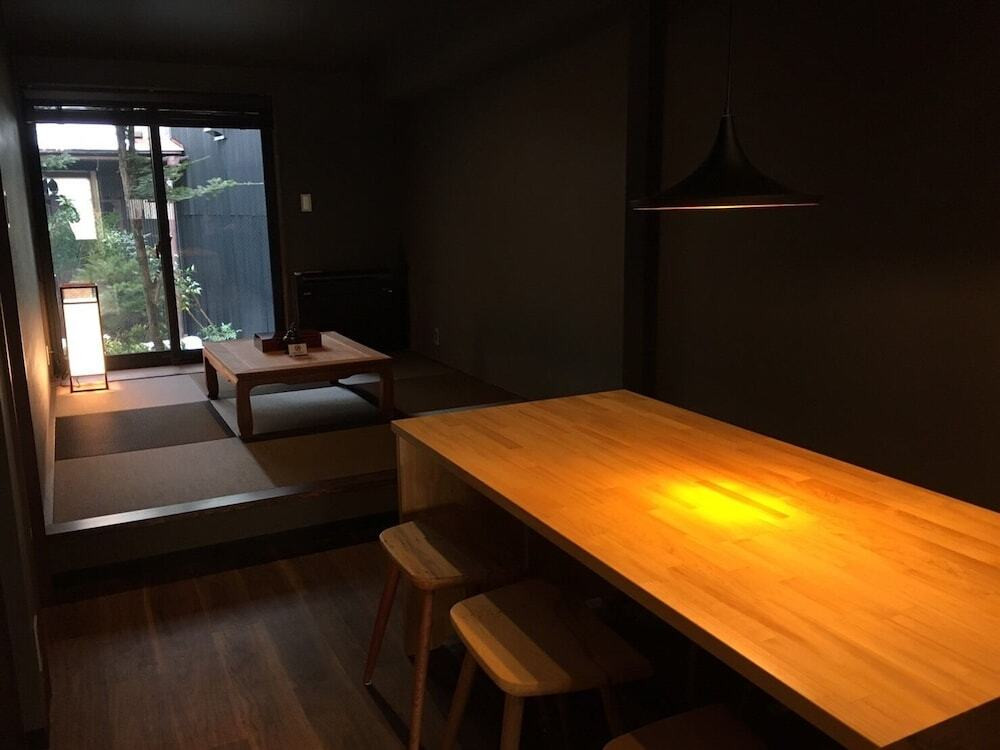 客室内のダイニングエリア