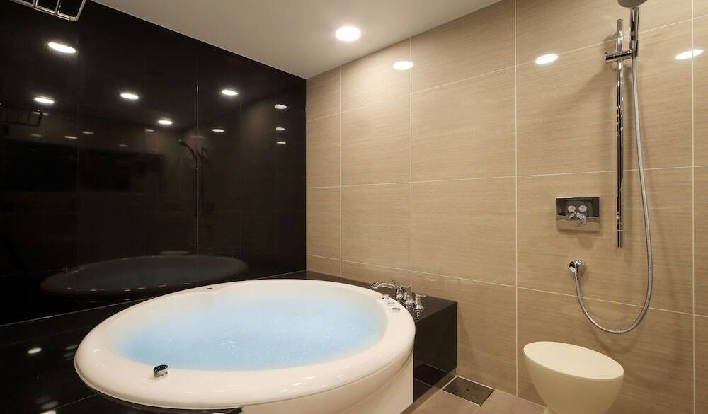 ロイヤルスイート バスルーム / 1