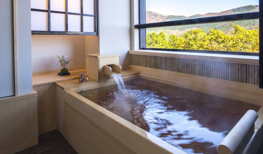 檜の香りで癒し度UP
贅沢な客室露天風呂 / 1