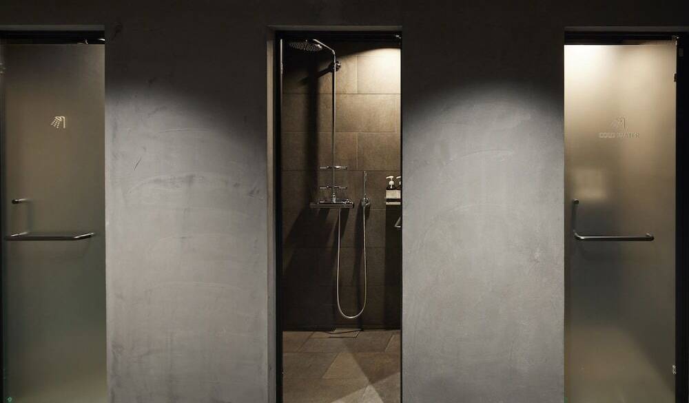 サウナ シャワーブース / 3