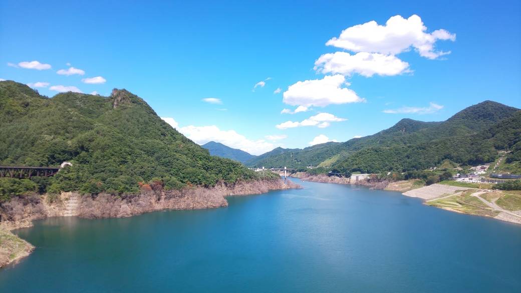 ドライブ立ち寄りは
圧巻の景色が広がるダム / 1