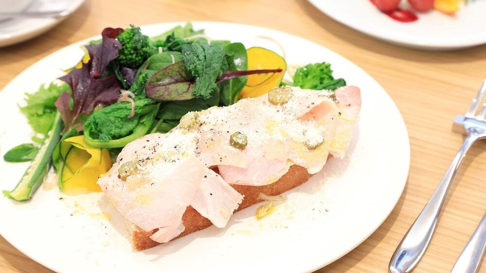 豚ハムとチコリのパニーニ