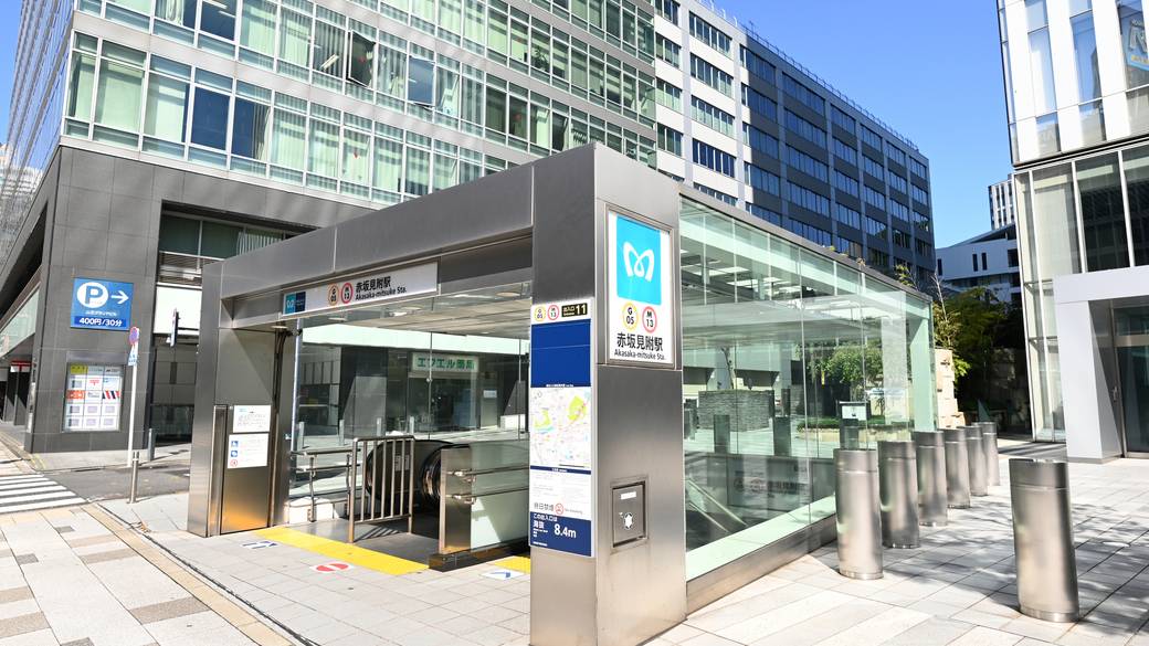 赤坂見附駅から宿まで徒歩約3分 / 4